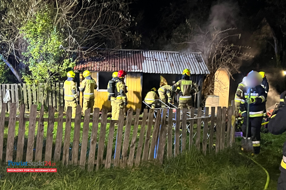Pożar kampingu w Juszczynie. Na miejscu liczne zastępy straży pożarnej.