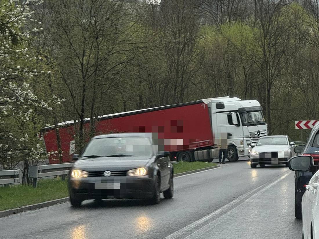 Utrudnienia na serpentynach w Jordanowie. 