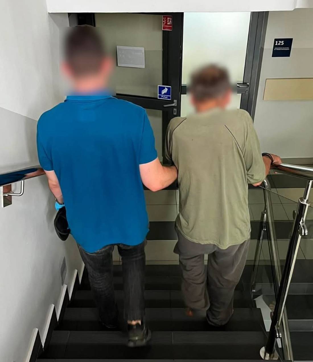 56-latek zatrzymany po kradzieży w sklepie w Suchej Beskidzkiej. Grozi mu do 8 lat więzienia.
