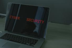Jak prawnik IT może zabezpieczyć Twoją firmę przed cyberzagrożeniami.