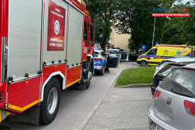 Kolizja dwóch aut na osiedlu w Suchej Beskidzkiej. Na miejscu służby ratunkowe.