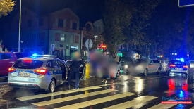 Zdarzenie drogowe z udziałem pieszego w Suchej Beskidzkiej. Na miejscu policja i pogotowie.