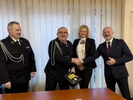 OSP Skawica Centrum otrzymała automatyczny defibrylator zewnętrzny (AED).