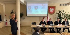 Współpraca samorządu z uczelnią doceniona podczas sesji Rady Powiatu Suskiego.