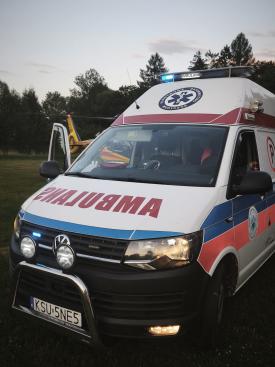 Kojszówka - Poważny wypadek z udziałem maszyny rolniczej. 