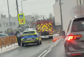 Kolizja drogowa w Makowie Podhalańskim. Utrudnienia w rejonie skrętu na Grzechynię.