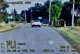 107 km/h zamiast 50. Kierowca Mazdy stracił prawo jazdy w sąsiednim powiecie.