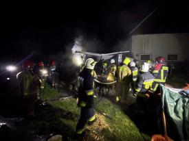 Pożar budynku gospodarczego w Baczynie. Strażacy bronili sąsiednich zabudowań.
