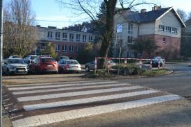 Zakończona inwestycja przy SP nr 1 zwiększa bezpieczeństwo pieszych.