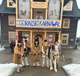 Kolyndnicy Spod Jałowca ze Stryszawy z brązem w Bukowinie Tatrzańskiej.