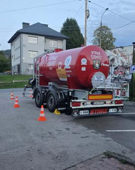 UWAGA MIESZKAŃCY! Problemy z jakością wody. W Kukowie i Krzeszowie stanęły beczkowozy z wodą pitną.