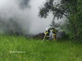 Pożar śmieci i opon w Bieńkówce. Interweniowały służby.