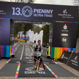 Roman Ficek triumfuje w Pieninach. Biegacz ze Skawicy wygrał morderczy bieg na prawie 136 km.