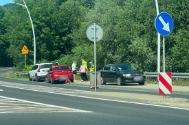 Kolizja na skrzyżowaniu ul. Piłsudskiego z DK28 w Suchej Beskidzkiej.