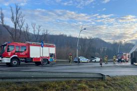 Szczegóły zdarzenia drogowego w Suchej Beskidzkiej. 