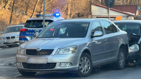 Zderzenie dwóch samochodów w Suchej Beskidzkiej. Utrudnienia w ruchu.