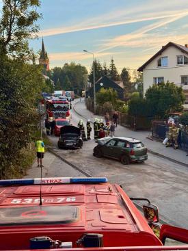 Szczegóły zdarzenia - Zderzenie trzech samochodów w Jordanowie. Dwie osoby trafiły do szpitala.