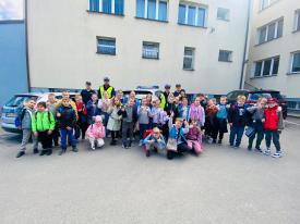 Dzieci ze Szkoły Podstawowej w Tarnawie Dolnej odwiedziły Komendę Powiatową Policji w Suchej Beskidzkiej 