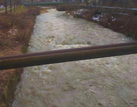 Szybka reakcja policjantów uratowała życie 18-latka w sąsiednim powiecie. 