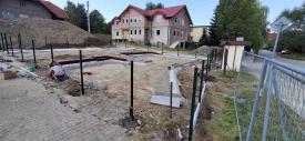 W gminie Mucharz rozpoczęła się modernizacja placu zabaw w Kozińcu.