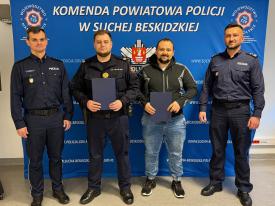 Bohaterstwo dwóch mieszkańców powiatu suskiego docenione przez policję.