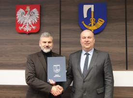 Umowa na utwardzenie placu przy ośrodku zdrowia w Łętowni podpisana.