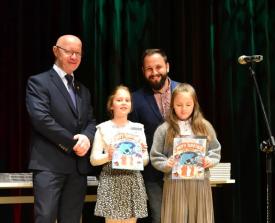 Młodzi artyści z regionu nagrodzeni. Beskidy inspirują kolejne pokolenia twórców.