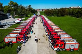 Nowy wóz strażacki trafi do OSP Skawica. Blisko 16 mln zł z Funduszy Europejskich na wsparcie jednostek OSP!