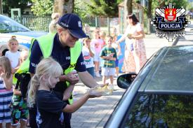 Słodycze za bezpieczną jazdę, cytryna za prędkość. Nietypowa akcja w Lachowicach.