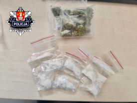 Kontrola drogowa ujawniła więcej niż prędkość. Kierowca z zakazem i narkotykami.