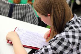 Maturzyści z małych miejscowości mogą otrzymać 10 tys. zł na studia. Trwa nabór do Programu Stypendiów Pomostowych.
