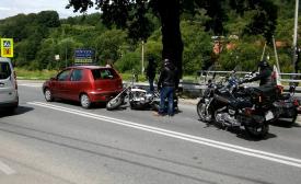 Sucha Beskidzka: Motocyklista wjechał w osobówkę