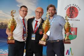 Suski Klub Karate najlepszy na jubileuszowym turnieju! Gospodarze triumfowali w Suchej Beskidzkiej.