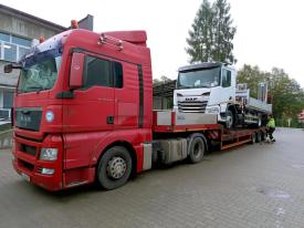 Zespół Szkół w Suchej Beskidzkiej wzbogacił się o wyjątkową ciężarówkę.