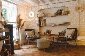 Trendy w designie wnętrz: Co jest modne w nowoczesnych domach i biurach?