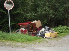 Dzikie wysypisko śmieci w Grzechyni