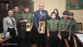 Betlejemskie Światło Pokoju dotarło do Urzędu Gminy Stryszawa.