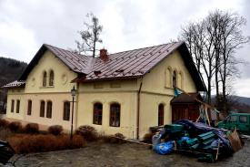 Stryszawa: Rozpoczęto prace remontowe dachu na budynku dawnej Leśniczówki