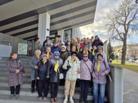 Seniorzy z Fromborka w Suchej Beskidzkiej. Miasta partnerskie budują trwałe relacje.