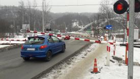 Sucha Beskidzka: Groźna sytuacja na przejeździe kolejowym
