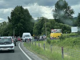 Kolizja motocykla z dostawczakiem. 