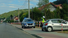 Kolizja drogowa na ul. Role w Suchej Beskidzkiej.