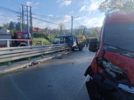 Zderzenie pojazdów ciężarowych - szczegóły działania straży pożarnej. 