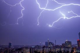 Ostrzeżenia meteorologiczne dotyczące burzy.