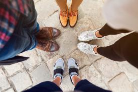 Kultowe buty damskie dla nowoczesnych kobiet – podpowiadamy, jakie wybrać