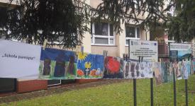  Przedszkolaki z Miejskiego Przedszkola Samorządowego w Suchej Beskidzkiej  zaangażowały się w akcję ”Szkoła pamięta”