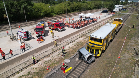 Spektakularna symulacja zderzenia pociągu z samochodem. Ku przestrodze kierowców!