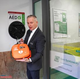 Bank Spółdzielczy w Suchej Beskidzkiej z ogólnodostępnym defibrylatorem AED.