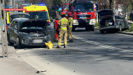 Kolizja czterech aut w Suchej Beskidzkiej. Droga zablokowana, są poszkodowani.