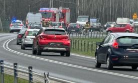 Poranne zderzenie samochodów na skrzyżowaniu w Suchej Beskidzkiej. (Aktualizacja). 